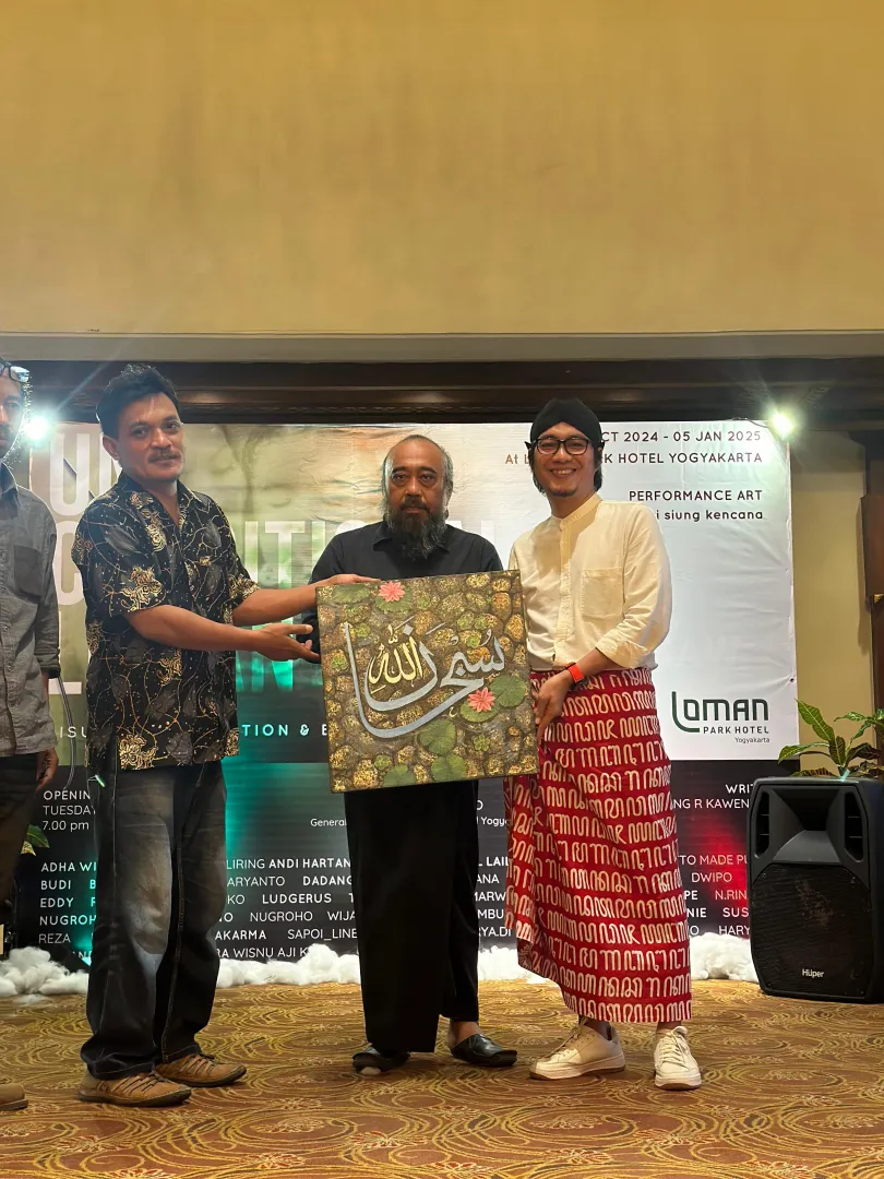 Uniknya Unconditional Loman Visual Art Exhibition and Bonsai 