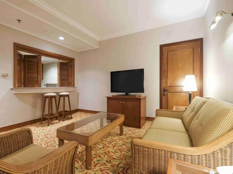 Loman Suite